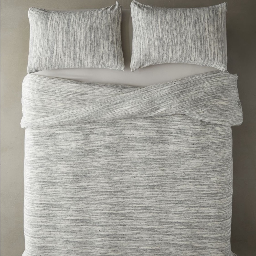Amazing Urban Outfitters Queen/Full Duvet and pillow shams set / space dye